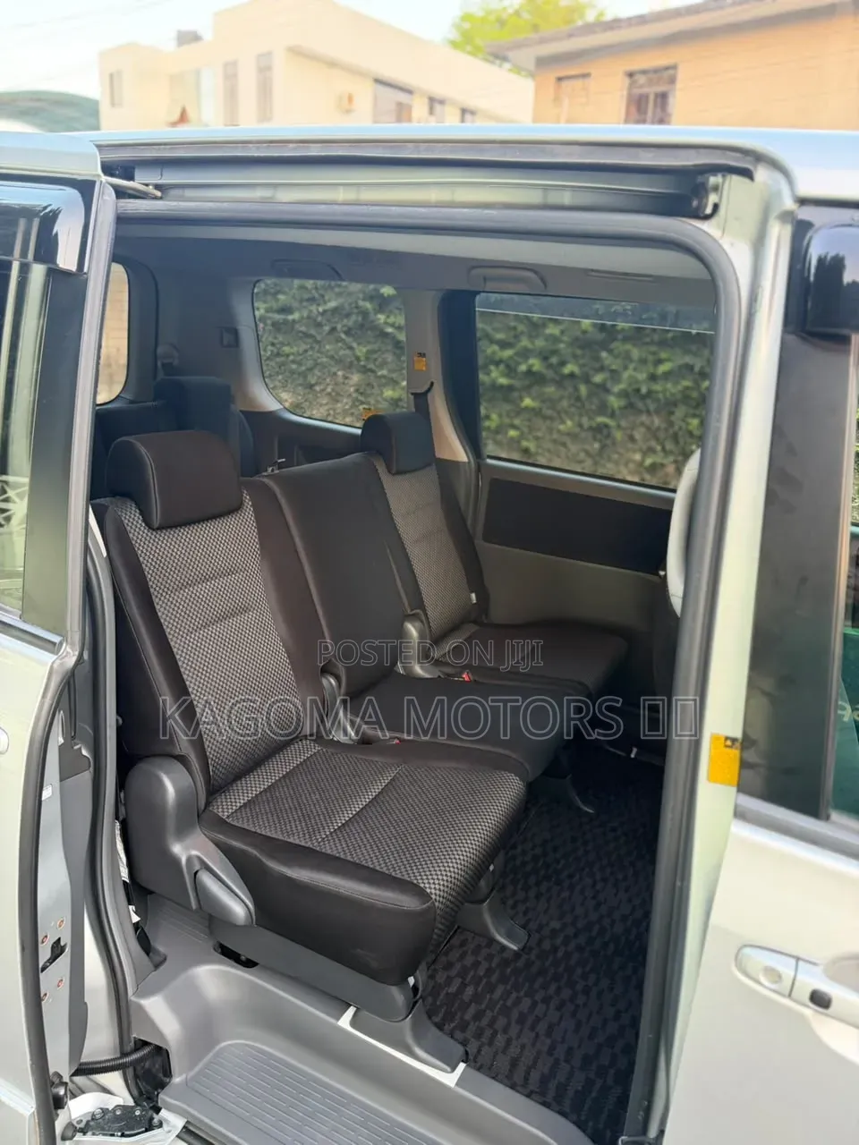 Toyota Noah 2009 Silver