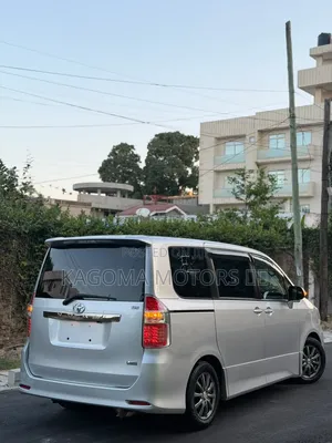 Toyota Noah 2009 Silver