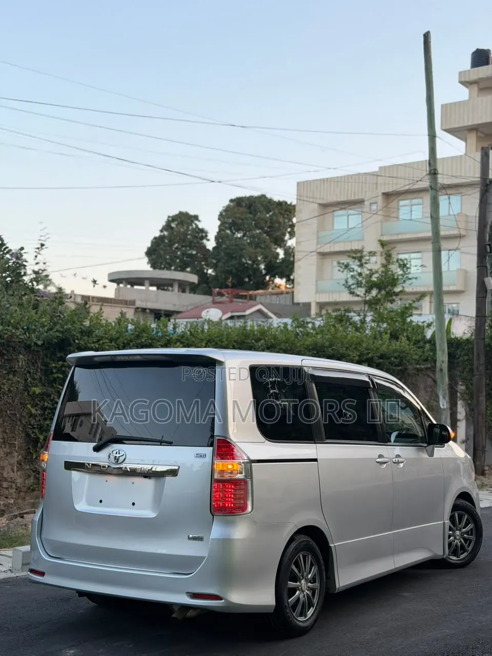 Toyota Noah 2009 Silver