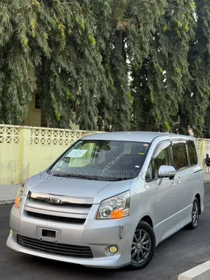 Toyota Noah 2009 Silver