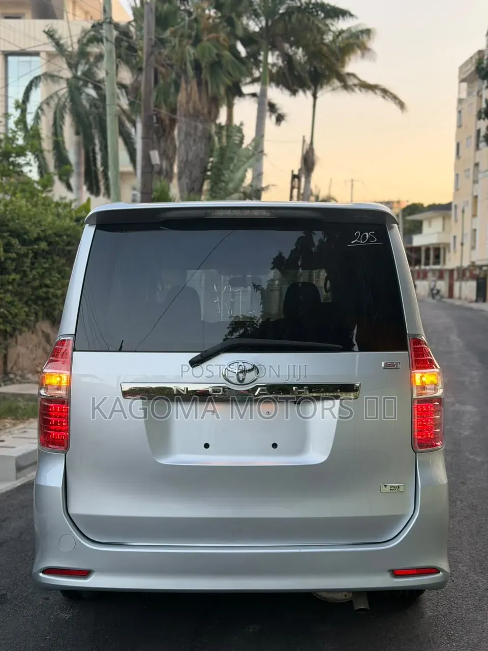 Toyota Noah 2009 Silver