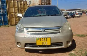 Toyota Raum 2004 Beige