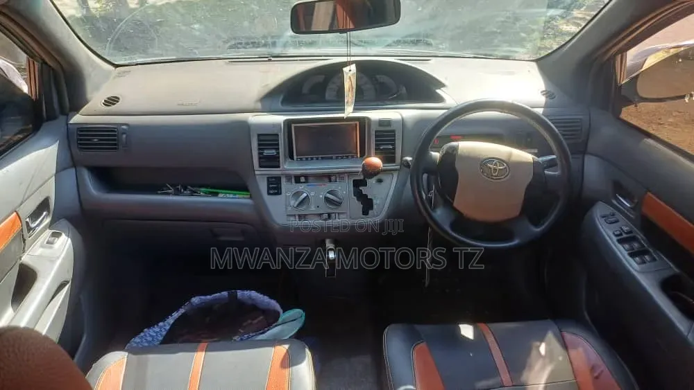 Toyota Raum 2004 Beige