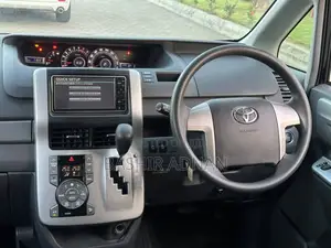 Toyota Noah 2.0 143hp FWD (7 Seater) 2009 Matt Black