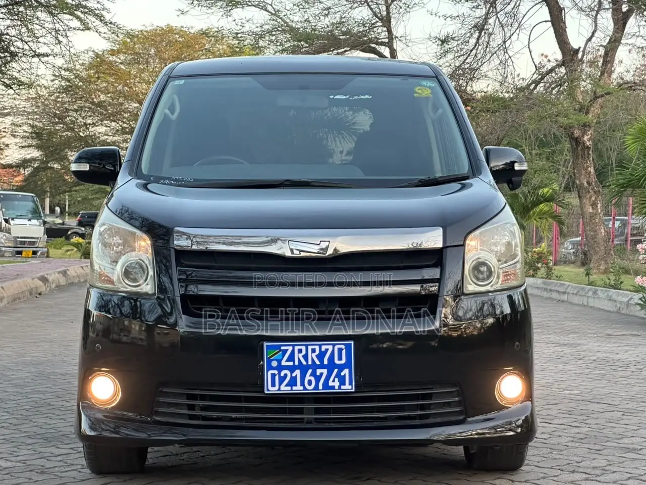 Toyota Noah 2.0 143hp FWD (7 Seater) 2009 Matt Black
