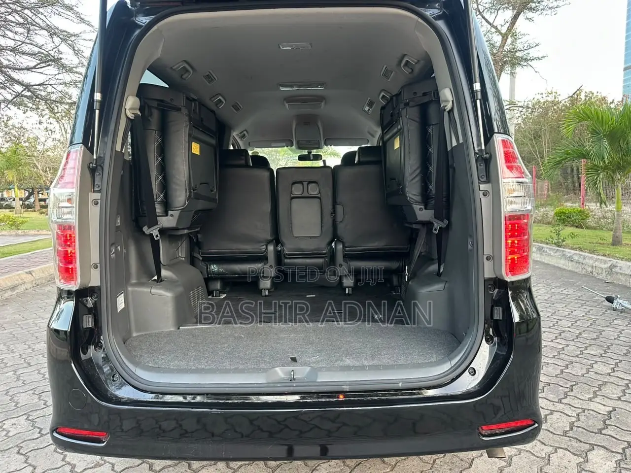 Toyota Noah 2.0 143hp FWD (7 Seater) 2009 Matt Black