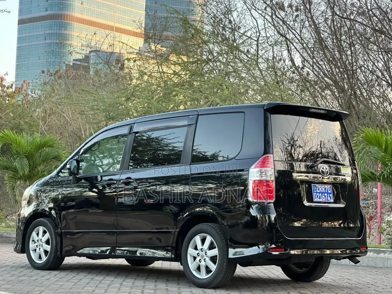Toyota Noah 2.0 143hp FWD (7 Seater) 2009 Matt Black