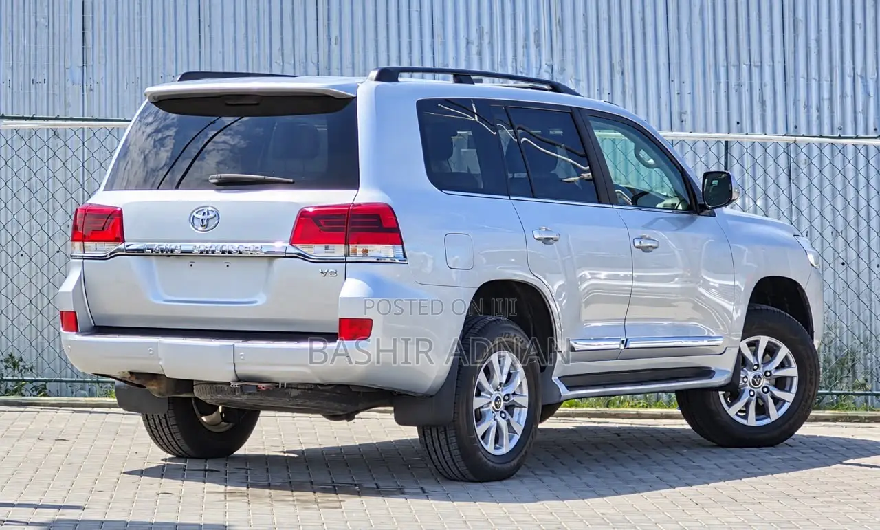 Toyota Land Cruiser 4.5 V8 TD 2019 Silver