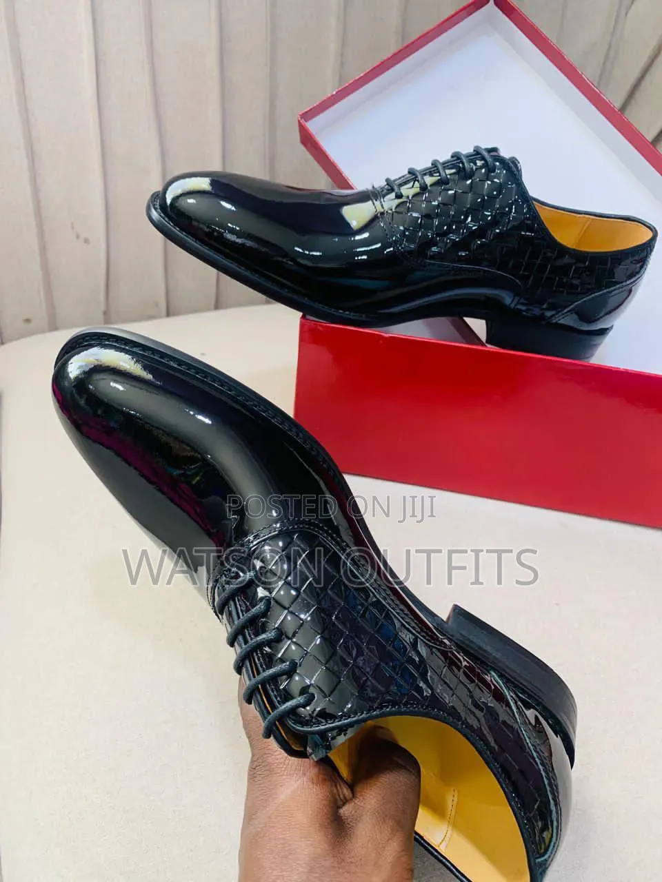 Men's Leather Shoes in LV Reddish Colour Sole Design