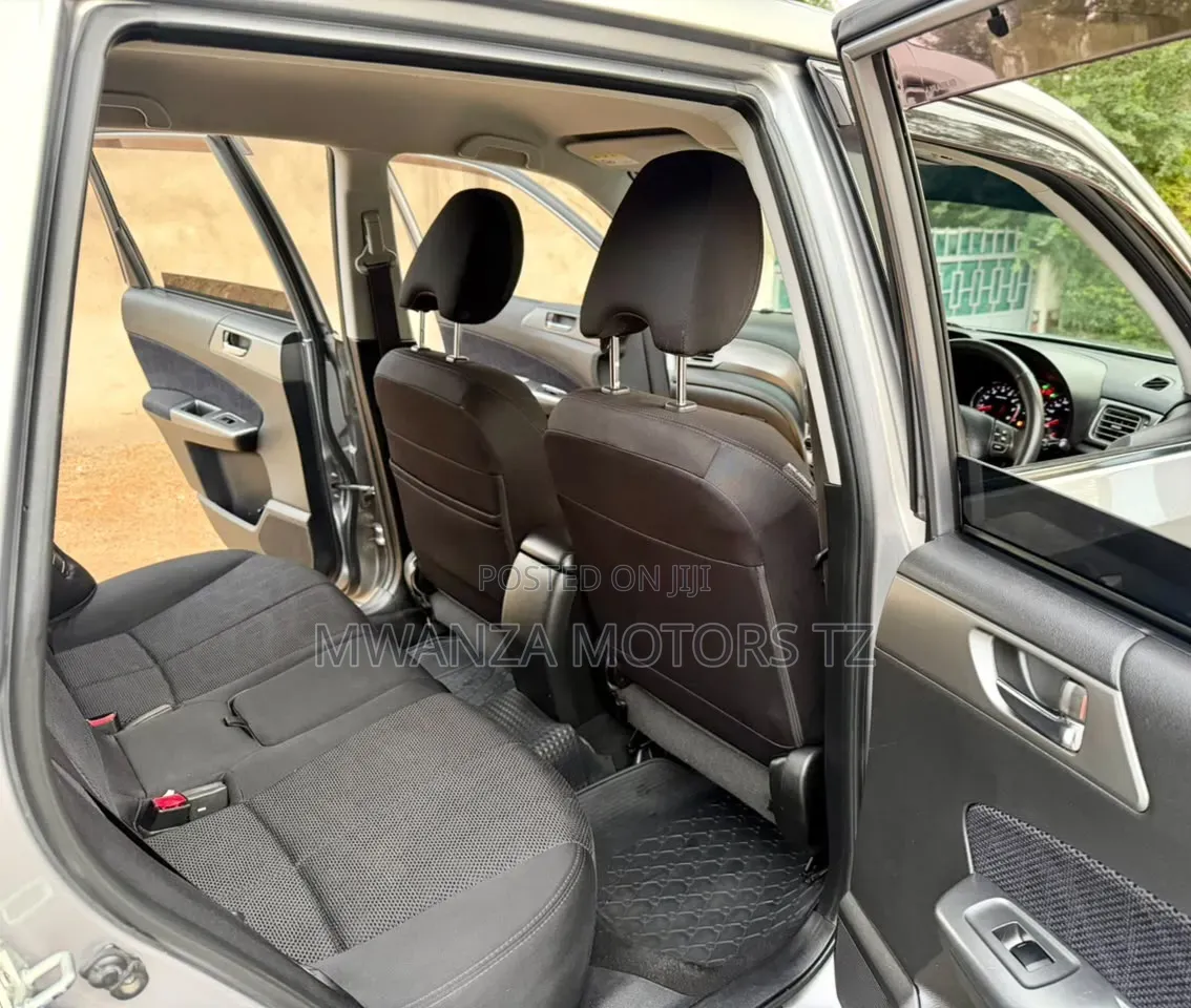 Subaru Forester 2011 Gray