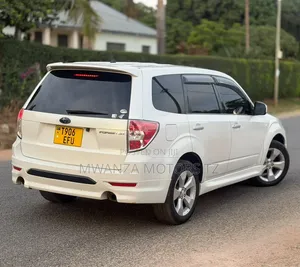 Subaru Forester 2010 Off white