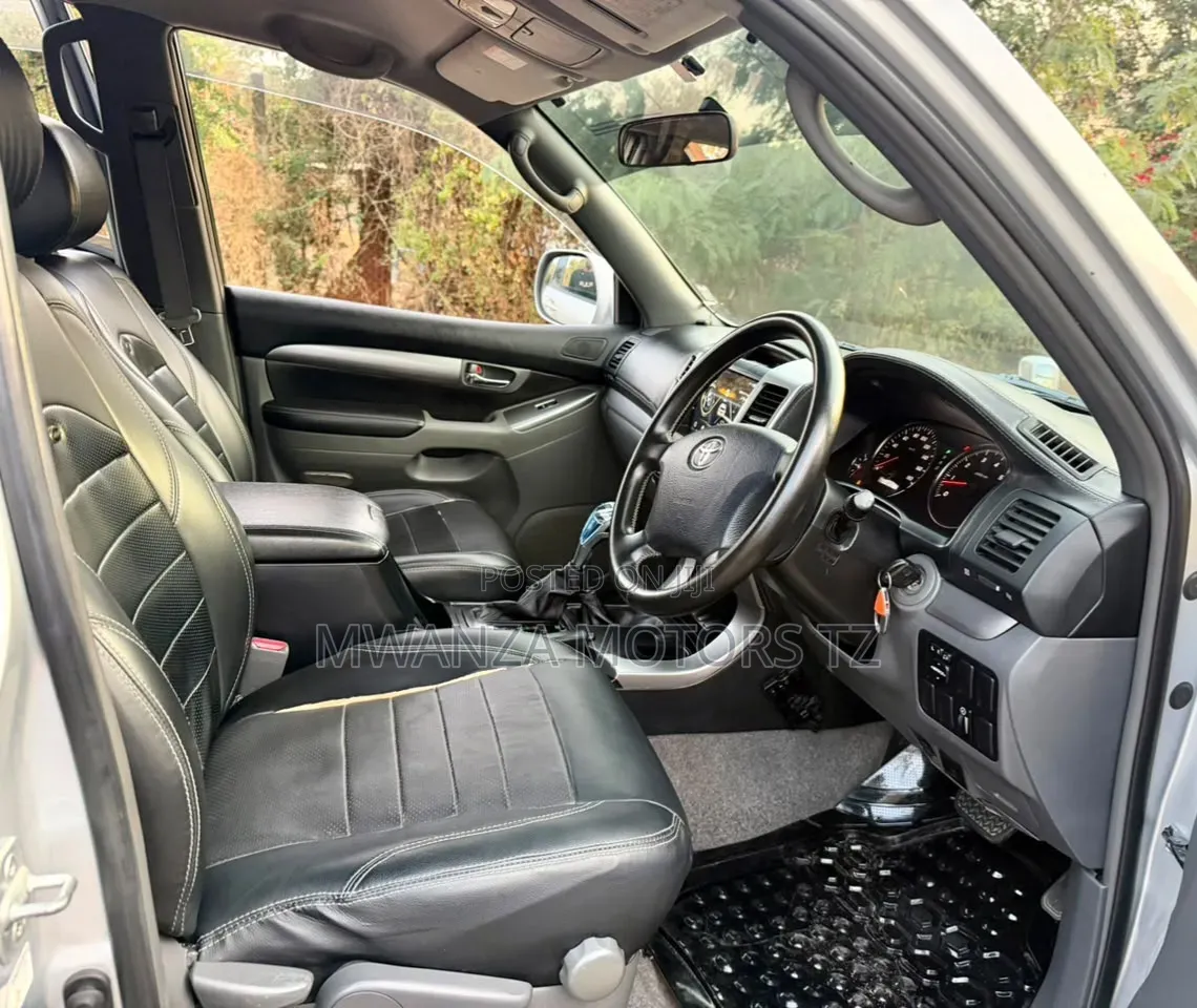 Toyota Land Cruiser Prado 2004 Silver