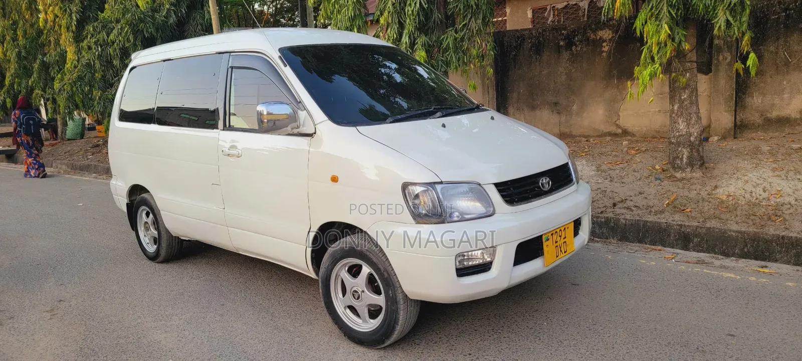 Toyota Noah 2003 White