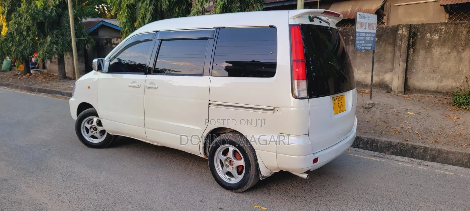 Toyota Noah 2003 White
