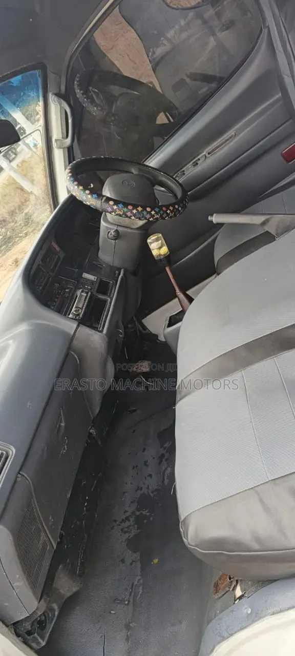 Toyota HiAce 2002