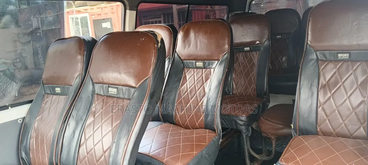 Toyota HiAce 2002