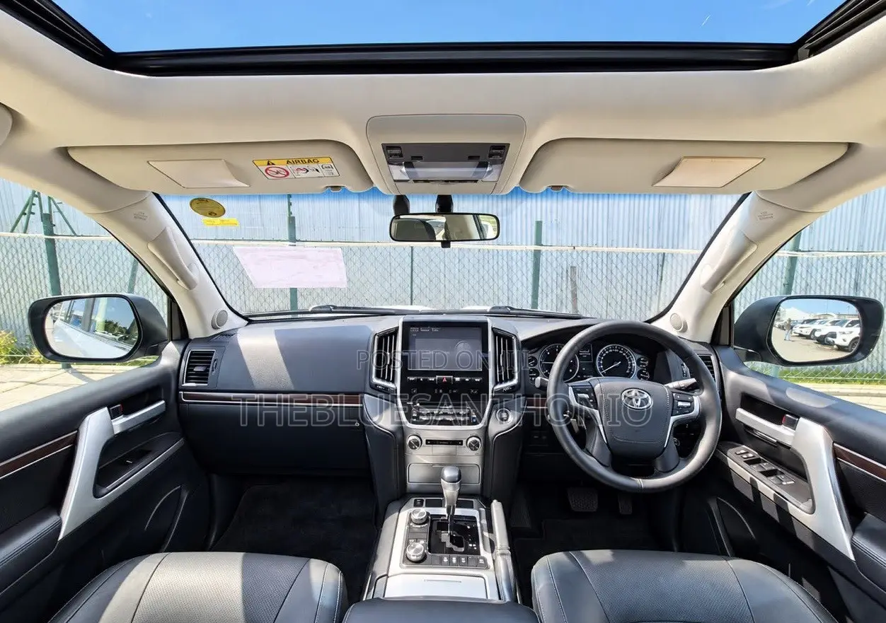Toyota Land Cruiser 4.5 V8 VXR 2018 Silver