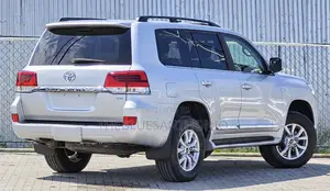 Toyota Land Cruiser 4.5 V8 VXR 2018 Silver