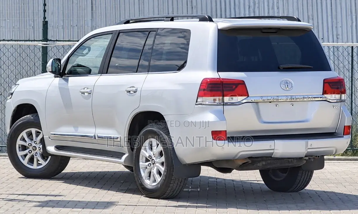 Toyota Land Cruiser 4.5 V8 VXR 2018 Silver