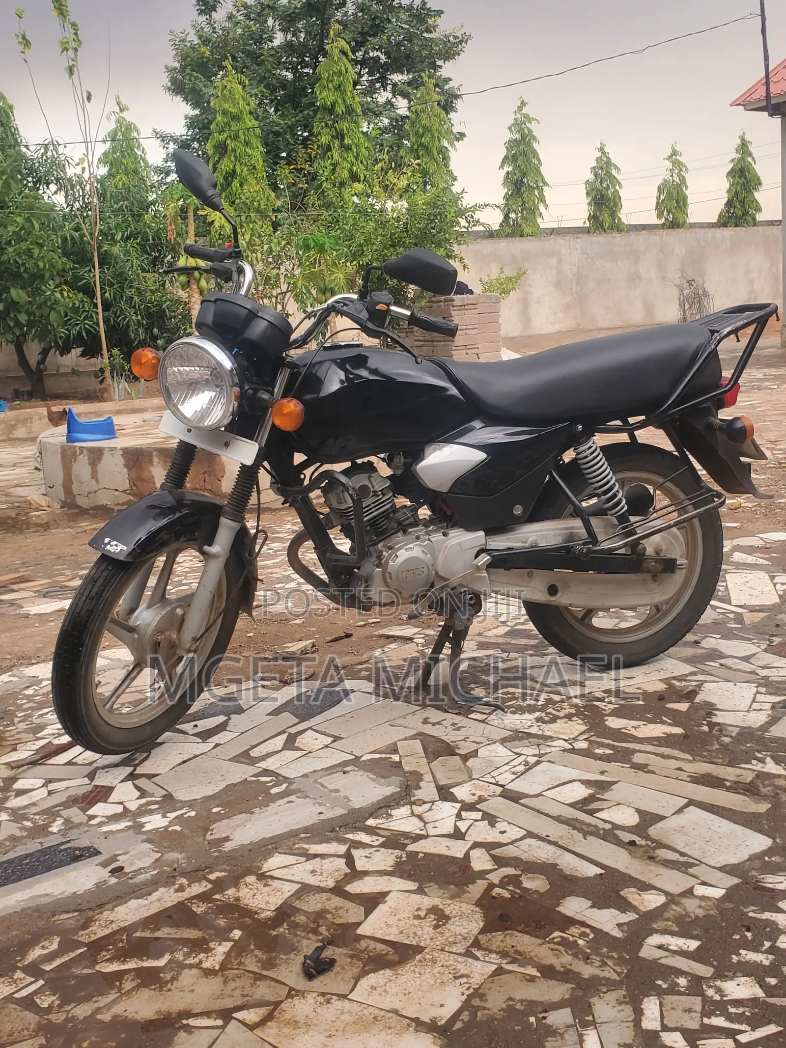 TVS HLX 125 2024 Black