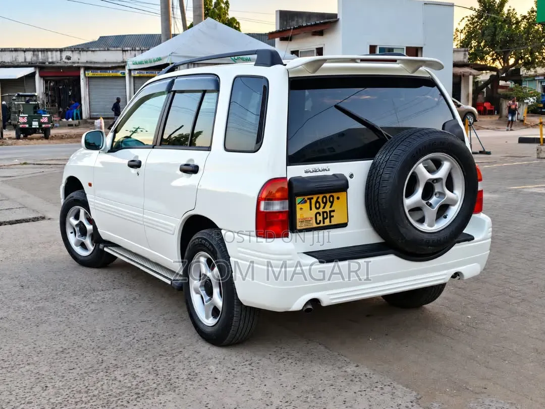 Suzuki Vitara 2001 White