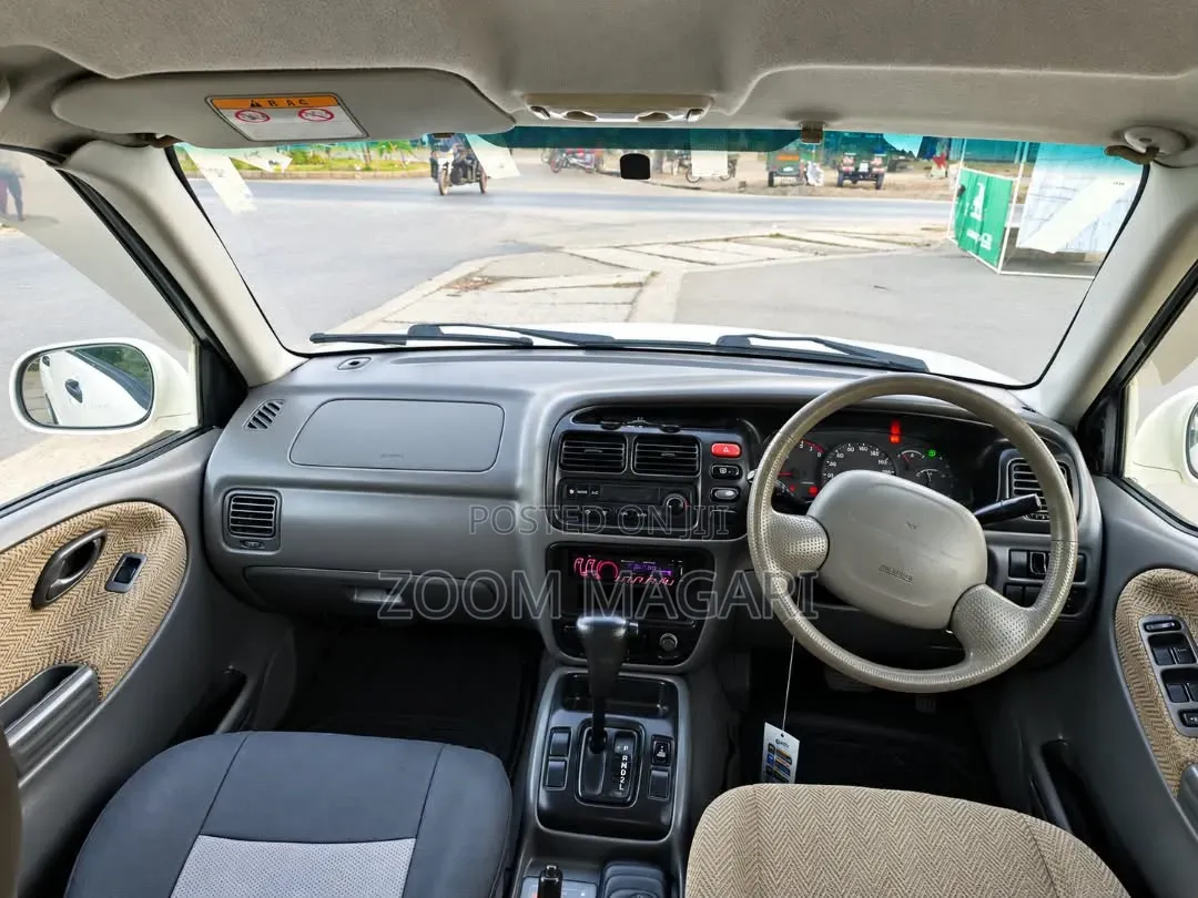 Suzuki Vitara 2001 White