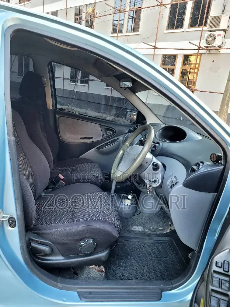 Toyota Vitz 2002 Blue