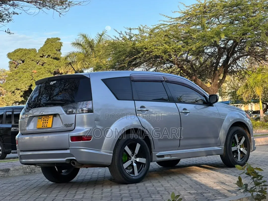 Mitsubishi Outlander 2010 Silver