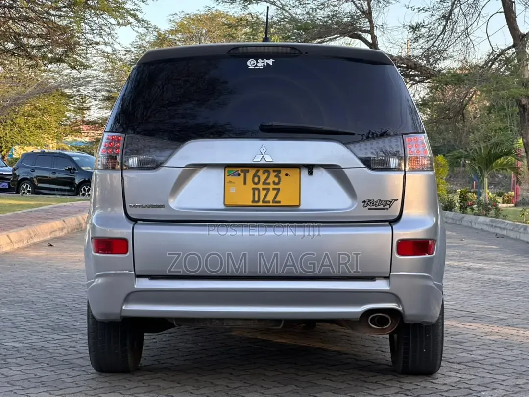Mitsubishi Outlander 2010 Silver
