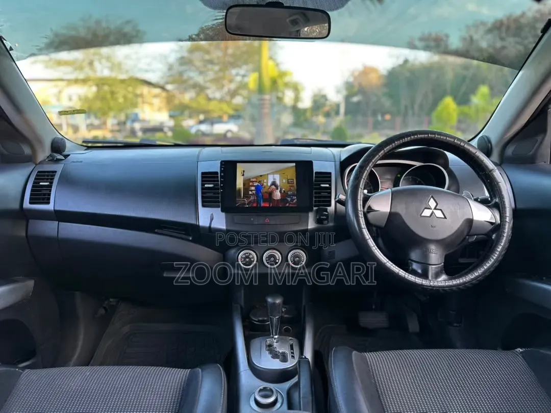 Mitsubishi Outlander 2010 Silver