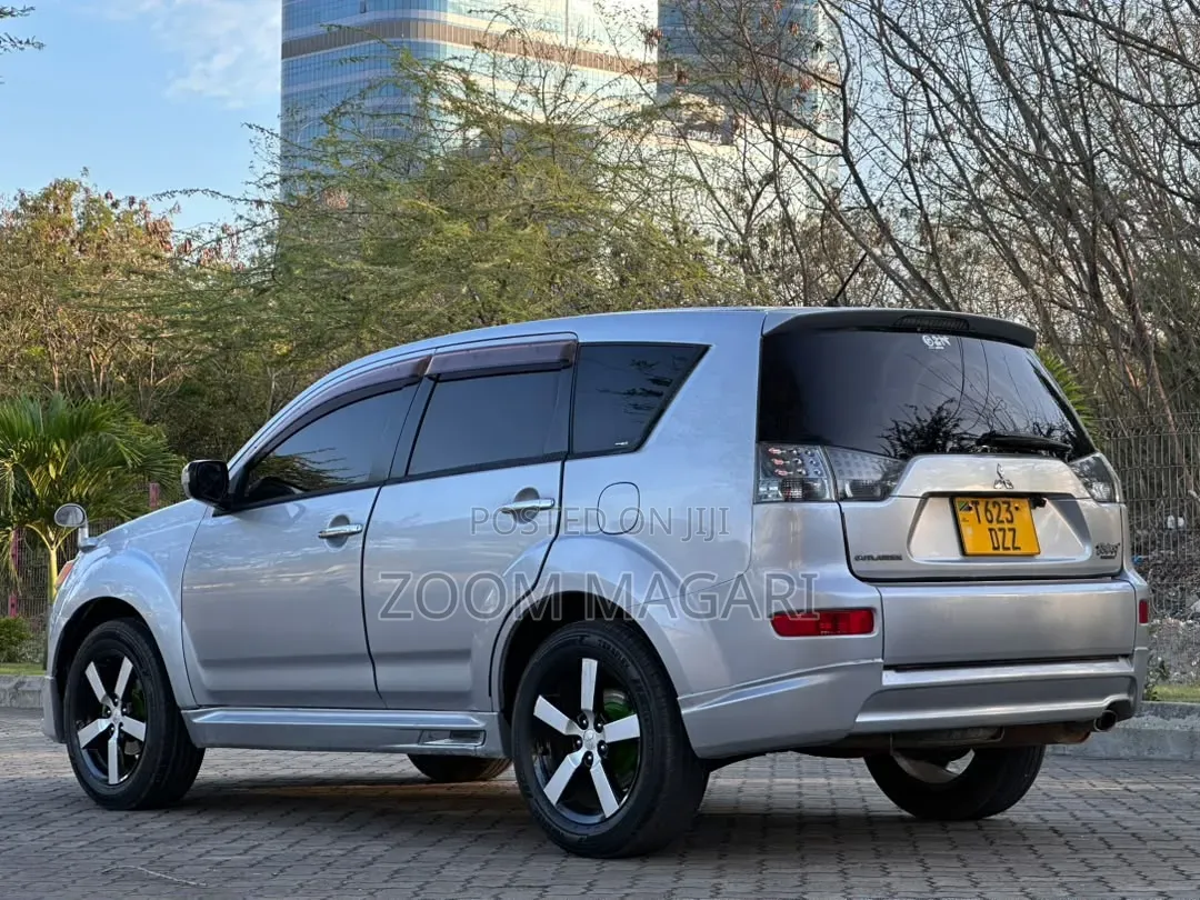 Mitsubishi Outlander 2010 Silver