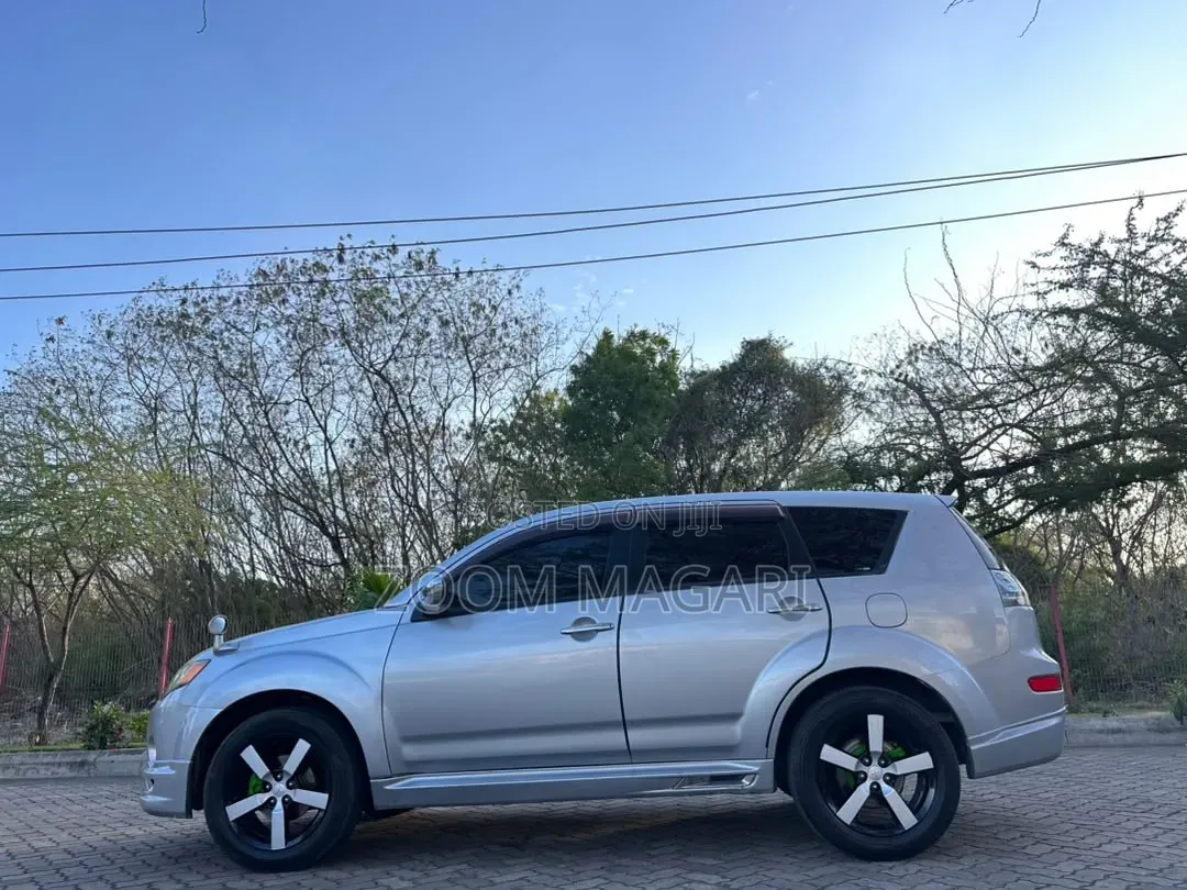 Mitsubishi Outlander 2010 Silver