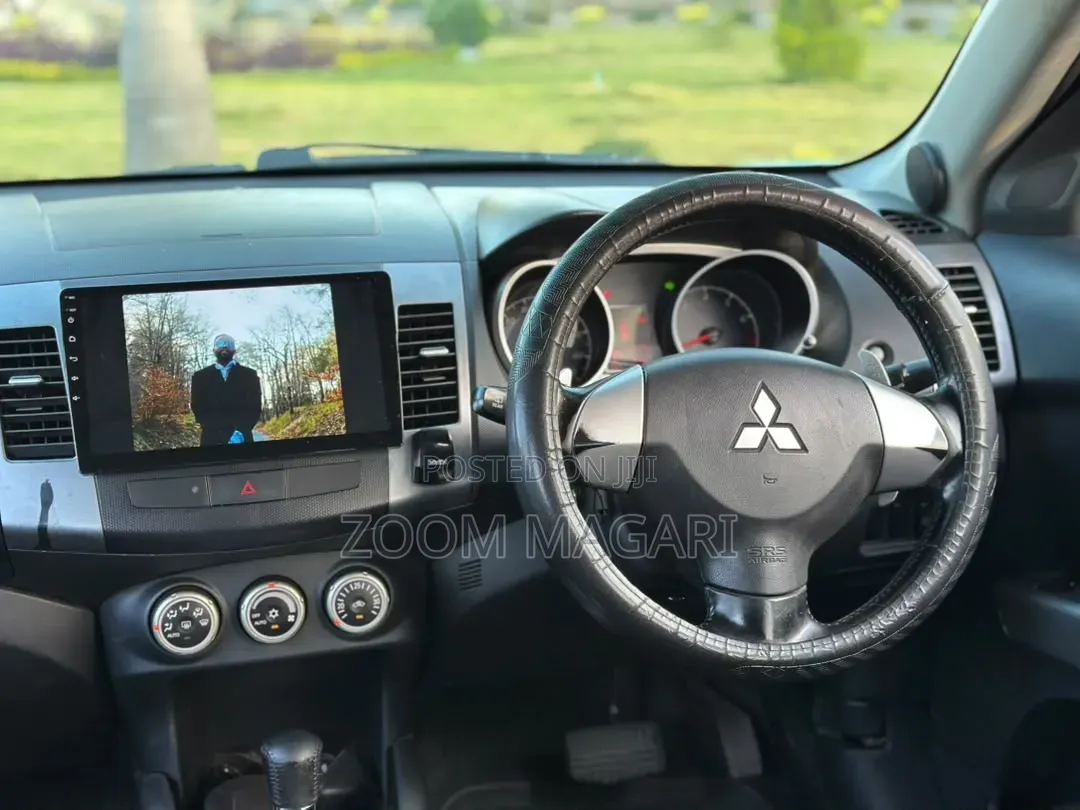 Mitsubishi Outlander 2010 Silver