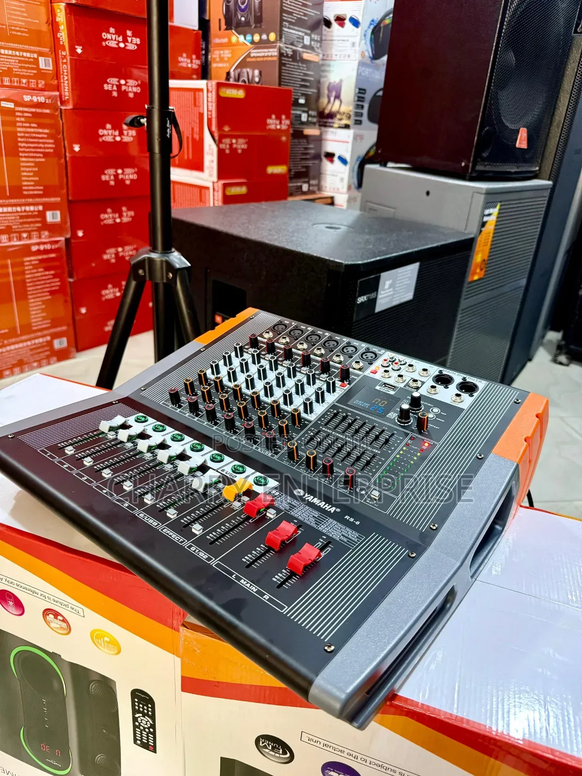 Professional YAMAHA Mixer Njia 6 Channel With GRAPHIC EQUILAIZER