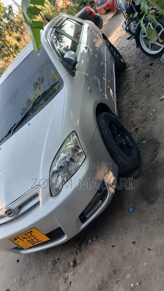 Toyota Corolla RunX 2005 Silver