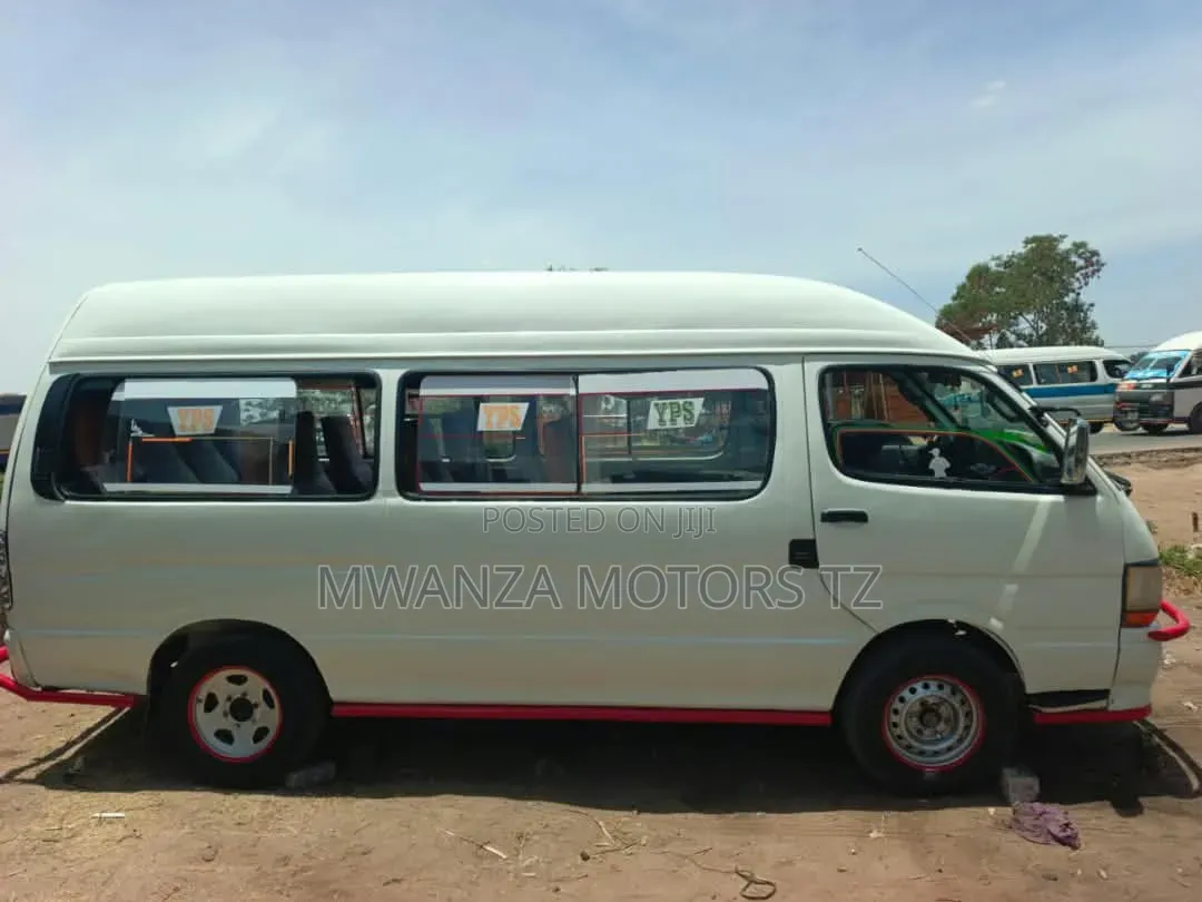 Toyota HiAce 2003 White
