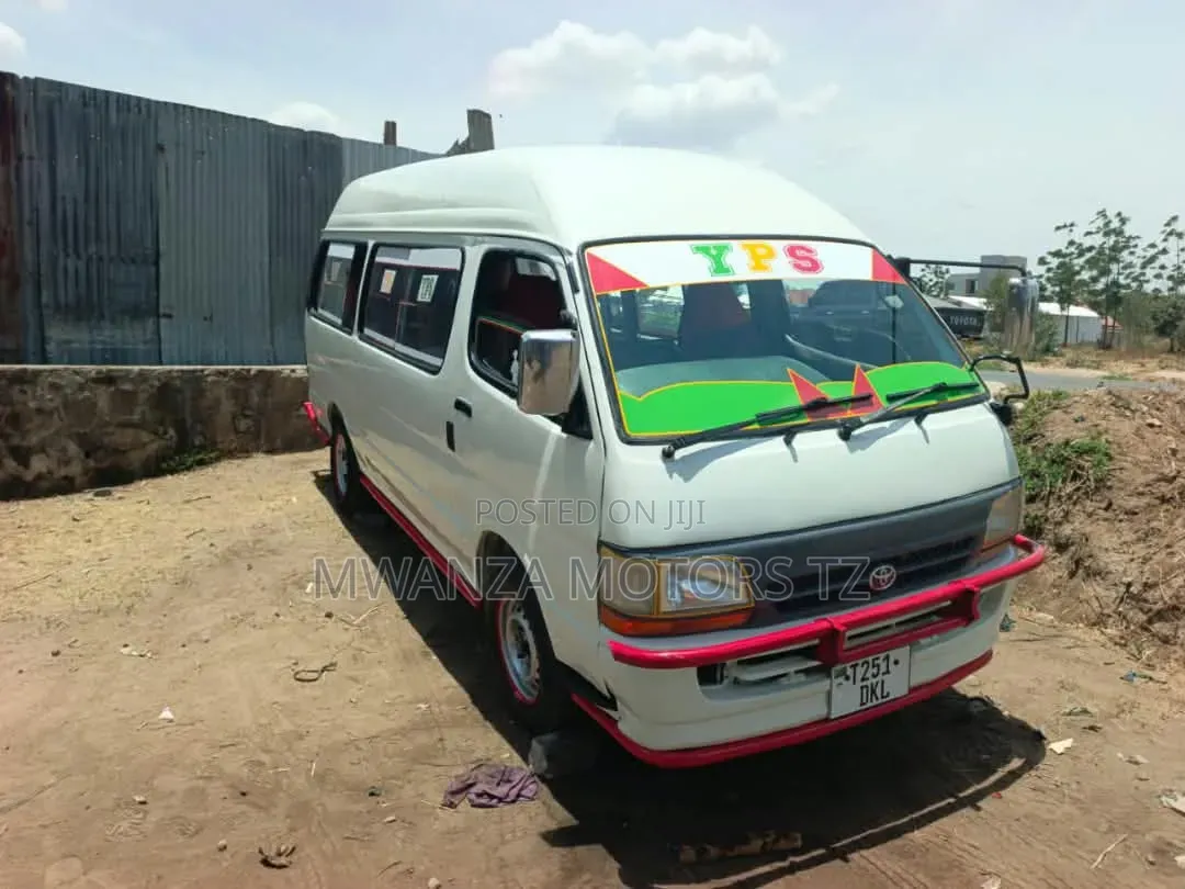 Toyota HiAce 2003 White