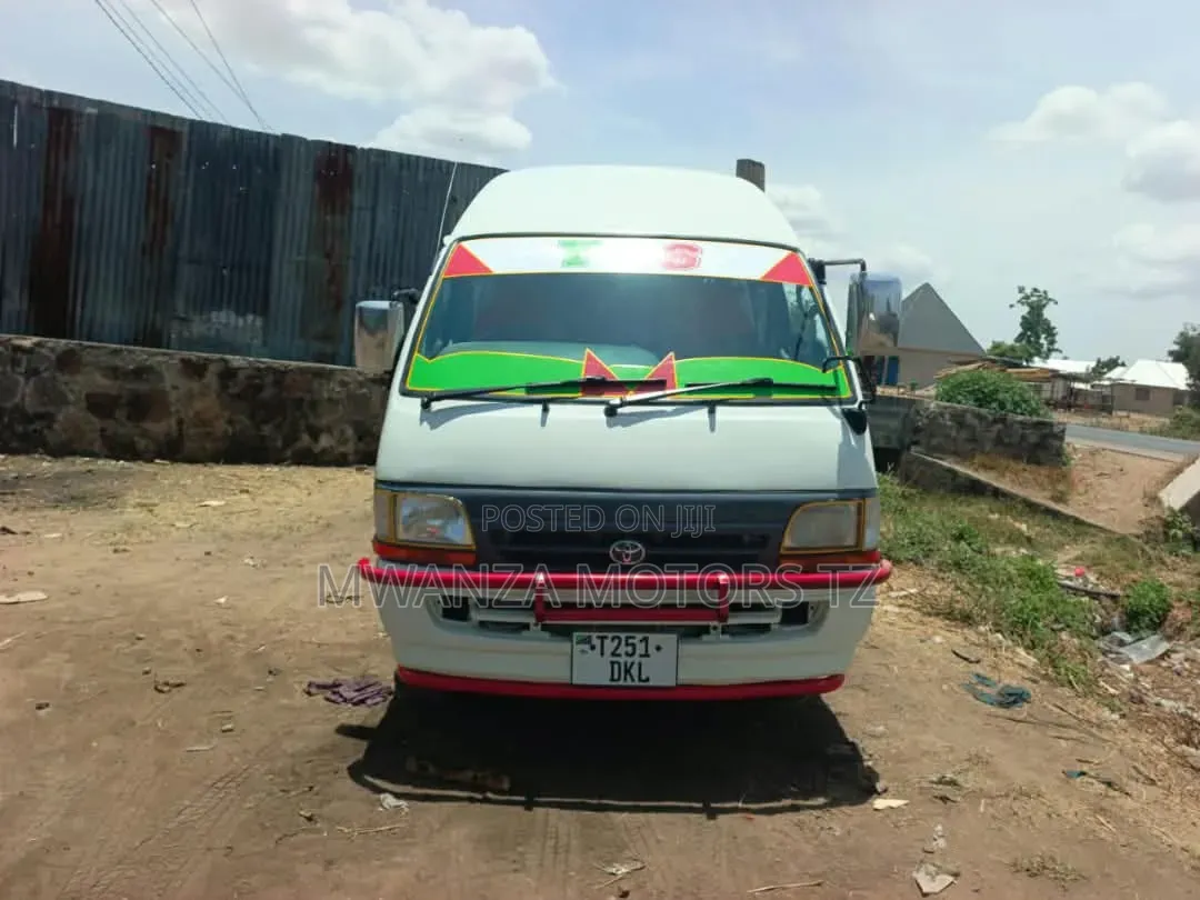 Toyota HiAce 2003 White