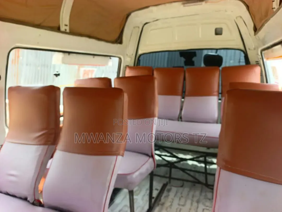 Toyota HiAce 2003 White