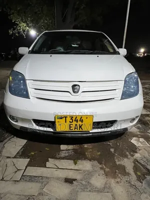 Toyota IST 2005