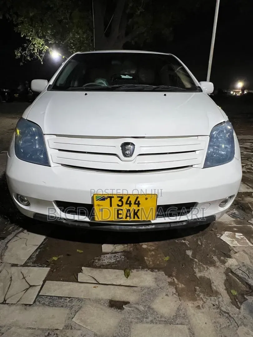 Toyota IST 2005