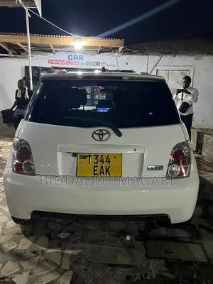 Toyota IST 2005