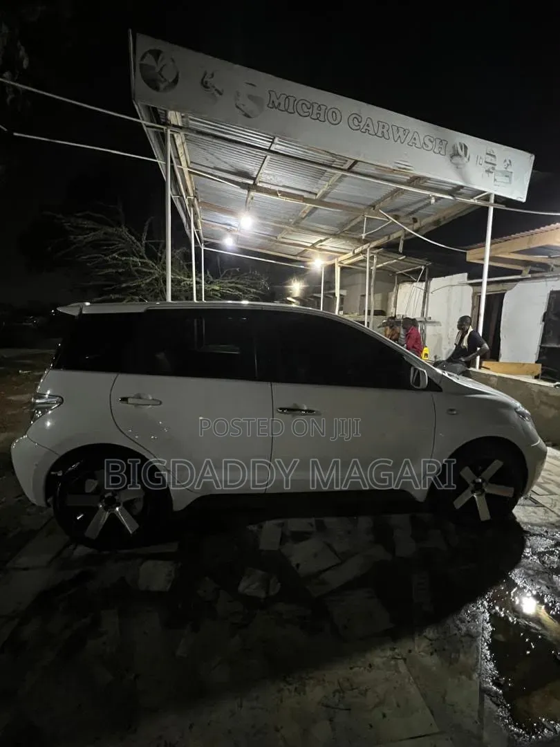 Toyota IST 2005