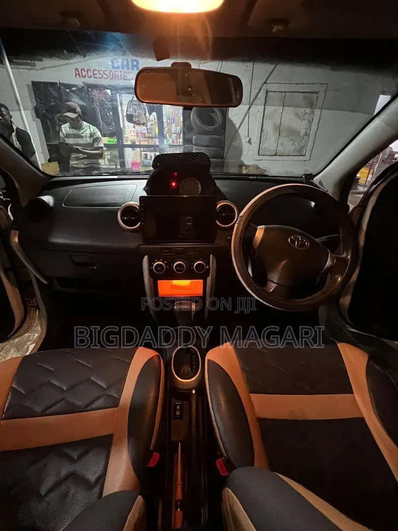 Toyota IST 2005