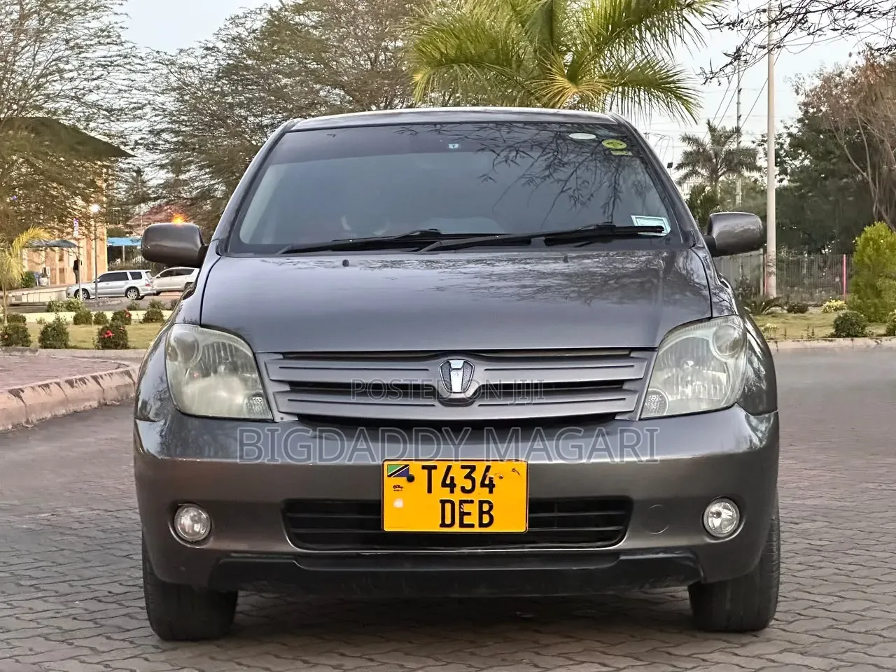 Toyota IST 2004