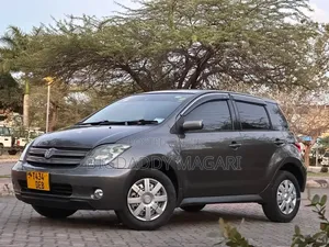 Toyota IST 2004