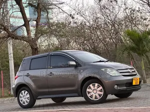 Toyota IST 2004