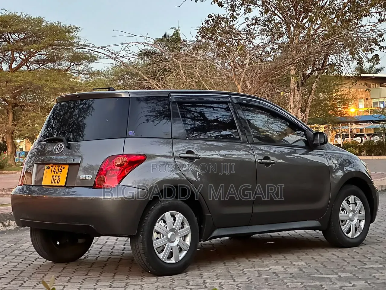 Toyota IST 2004
