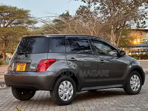 Toyota IST 2004