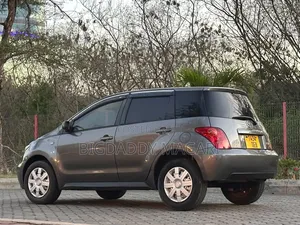 Toyota IST 2004